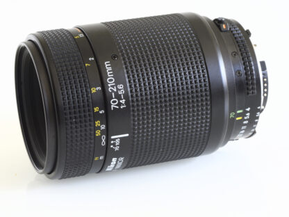 AF Nikkor 70-210mm f/4.0-5.6  käytetty